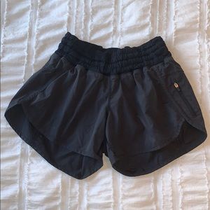Lululemon shorts size 6